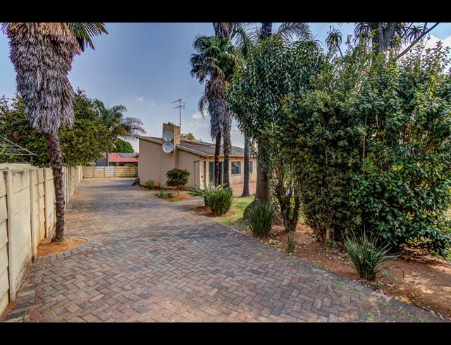3 BEDROOM HOUSE FOR SALE IN BIRCH ACRES
